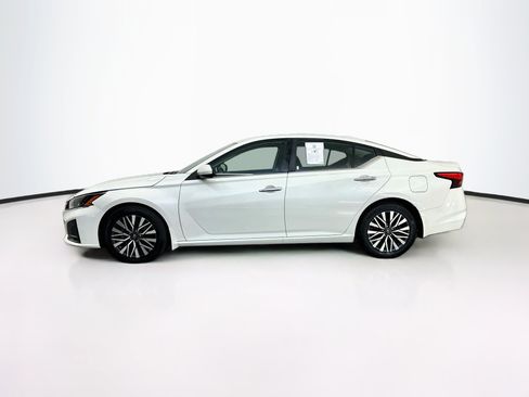 Used 2023 Nissan Altima 2.5 SV w/ SV Premium Package FWD image 4