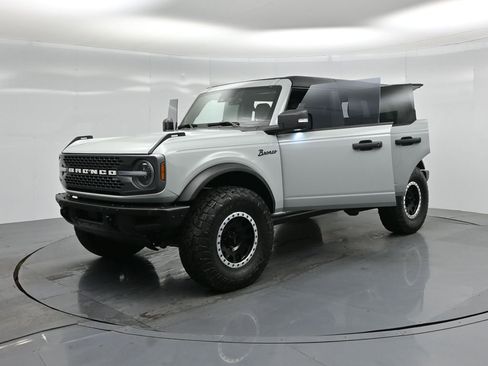Used 2023 Ford Bronco Badlands image 29