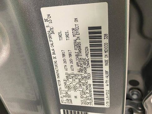 Used 2025 Toyota Tacoma TRD Off-Road image 32