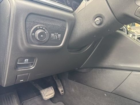 Used 2021 Jeep Grand Cherokee L Overland w/ Luxury Tech Group IV AWD/4WD image 32