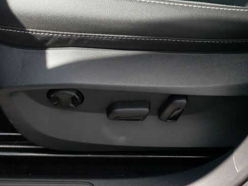 Certified 2025 Volkswagen Taos SE AWD/4WD image 20