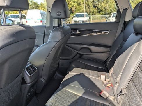 Used 2019 Kia Sorento EX image 13