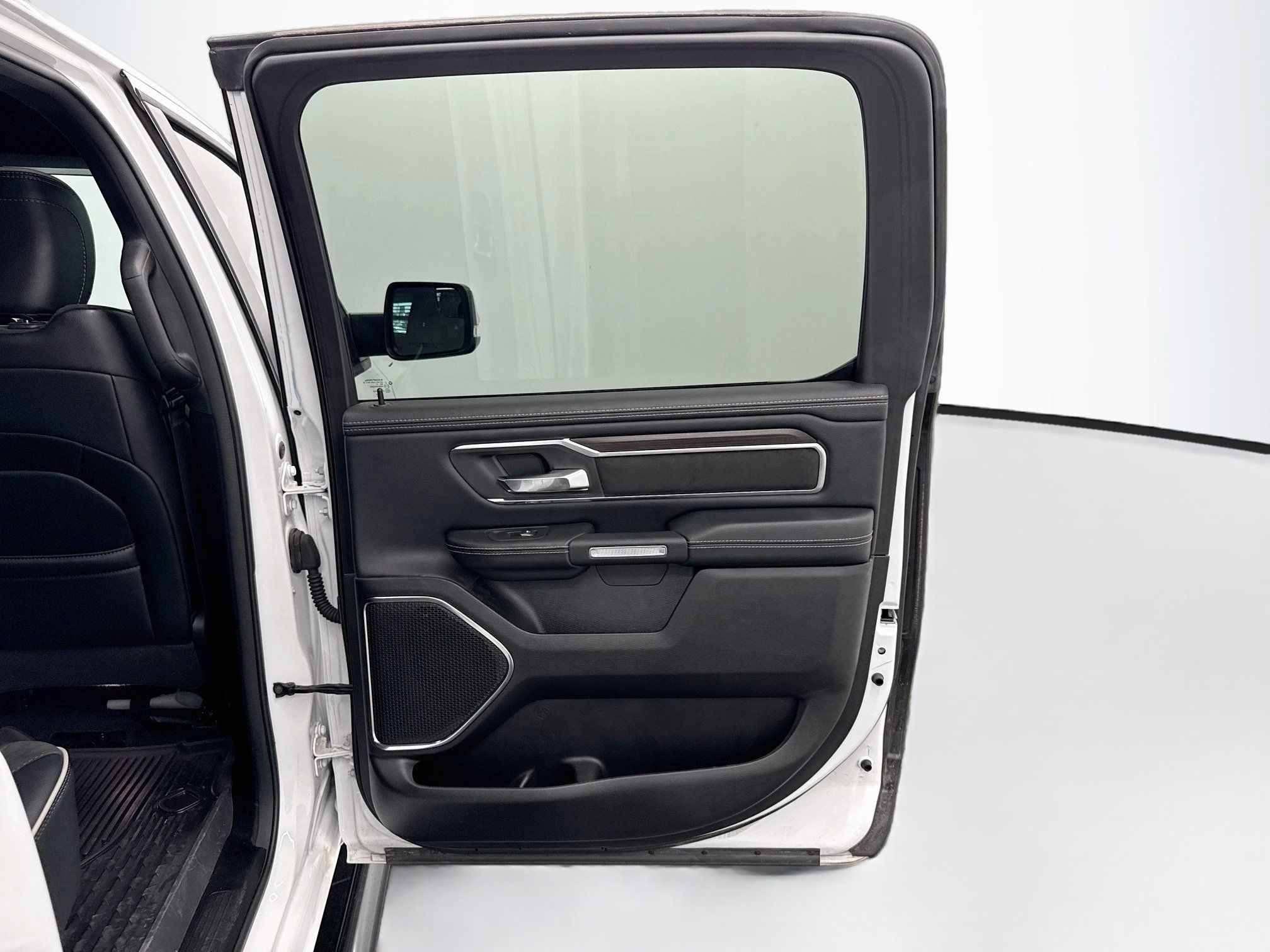 Used 2025 RAM 1500 Laramie AWD/4WD image 30
