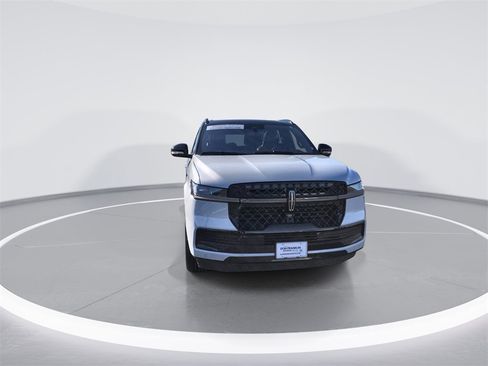 Used 2025 Lincoln Navigator L Black Label image 3