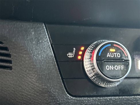 Used 2024 Mitsubishi Outlander SE image 27