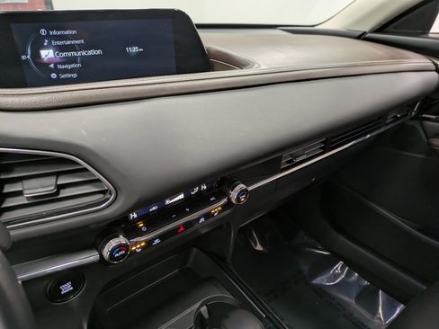 Used 2020 MAZDA CX-30 Premium image 11