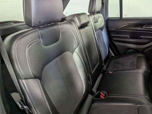 Certified 2023 Jeep Grand Cherokee Altitude image 30