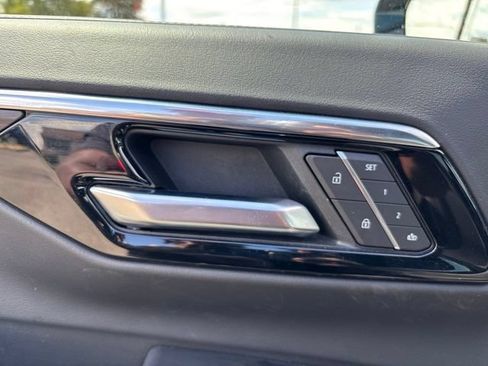 Used 2025 Chevrolet Suburban Premier AWD/4WD image 13