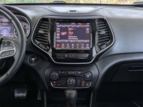 Used 2019 Jeep Cherokee Limited image 22