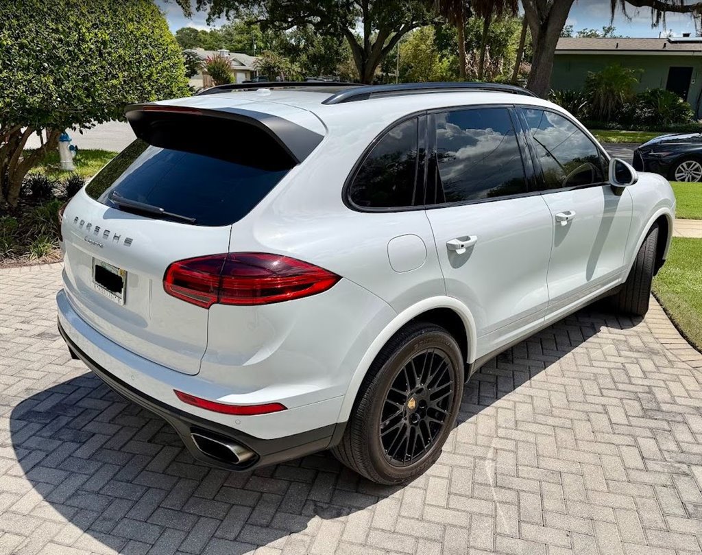 Used 2017 Porsche Cayenne AWD/4WD image 6