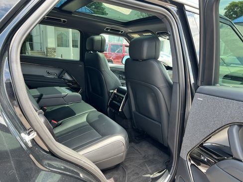 Used 2025 Land Rover Range Rover Sport SE AWD/4WD image 11
