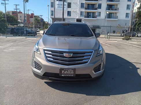 Used 2018 Cadillac XT5 FWD image 2