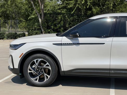 New 2025 Lincoln Nautilus Premier w/ Equipment Group 102A image 5