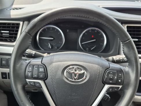 Used 2019 Toyota Highlander Limited AWD/4WD image 17