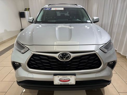 Certified 2022 Toyota Highlander XLE image 8