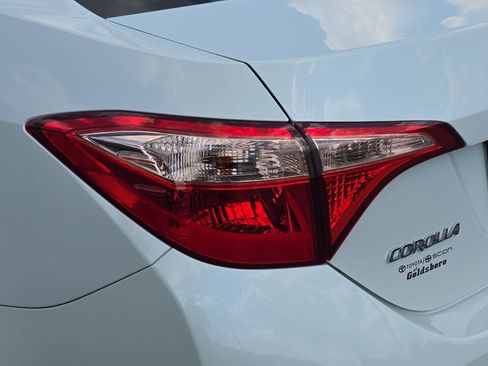 Used 2018 Toyota Corolla LE FWD image 32