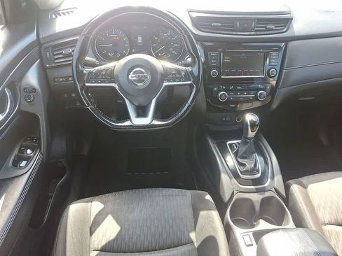 Used 2020 Nissan Rogue SV image 21