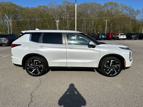 Used 2024 Mitsubishi Outlander SE AWD/4WD image 9