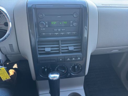 Used 2007 Ford Explorer Sport Trac XLT image 17