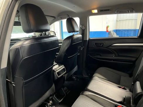 Used 2015 Toyota Highlander Plus AWD/4WD image 17