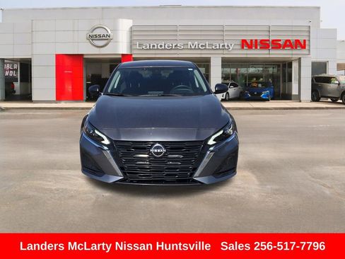 Used 2024 Nissan Altima 2.5 S FWD image 11