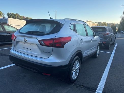 Used 2018 Nissan Rogue Sport SV w/ SV Technology Package image 2