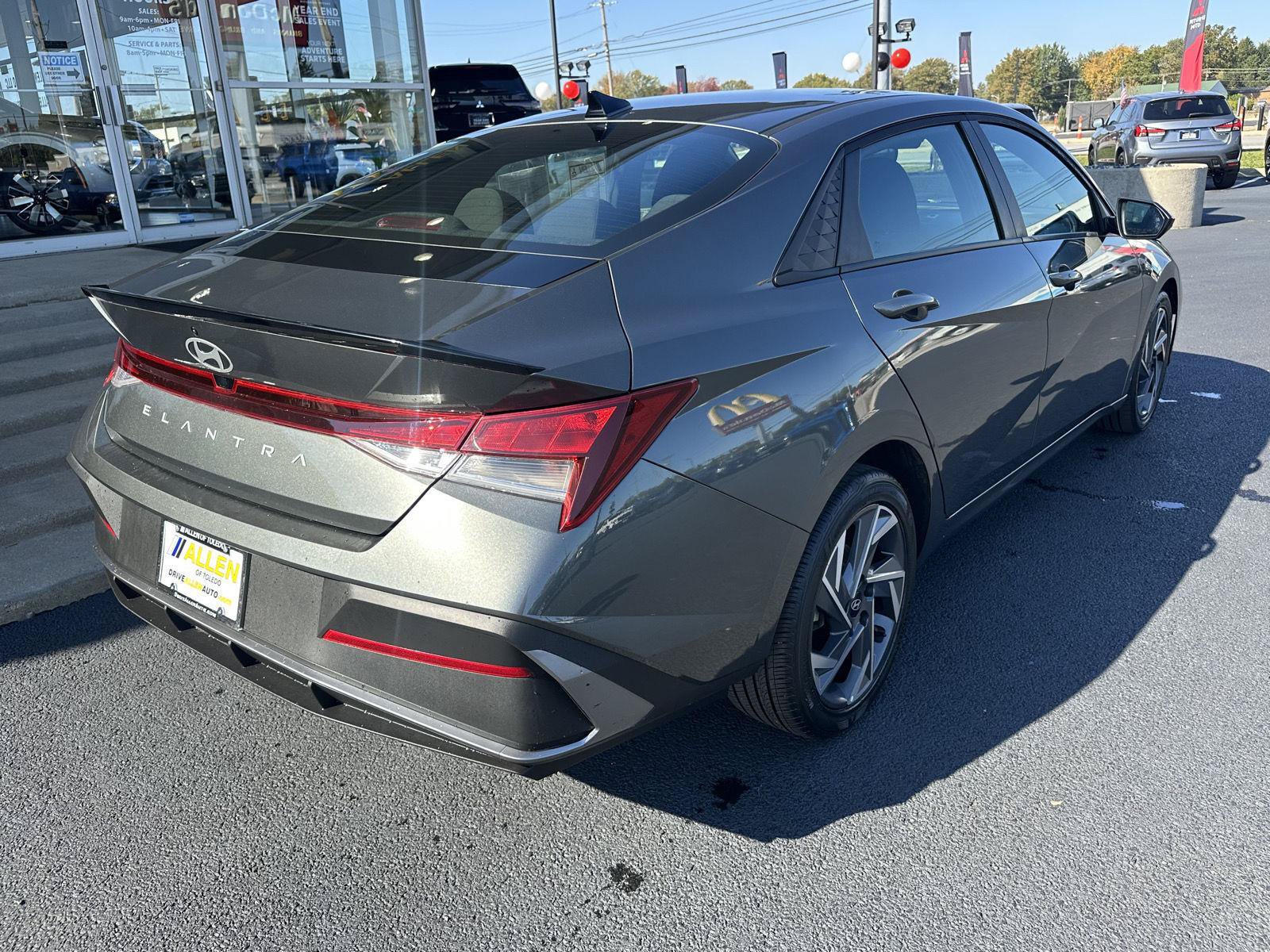 Used 2025 Hyundai Elantra Sport FWD image 12