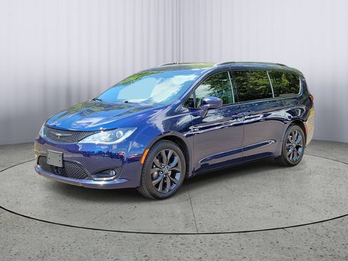 Used 2018 Chrysler Pacifica Touring-L Plus w/ Advanced Safetytec Group FWD image 5