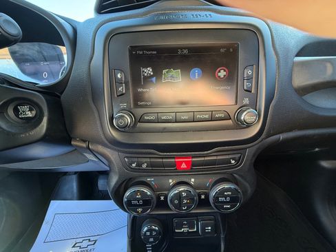 Used 2016 Jeep Renegade Trailhawk w/ Premium Trailhawk Package image 22