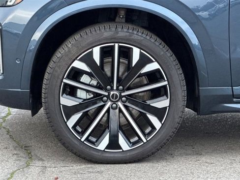 Certified 2025 Volvo XC90 B6 Plus image 28