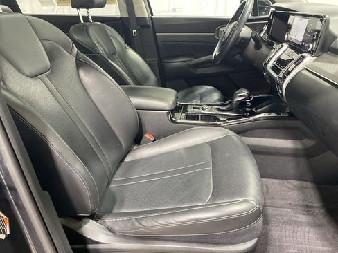 Used 2023 Kia Sorento SX image 27