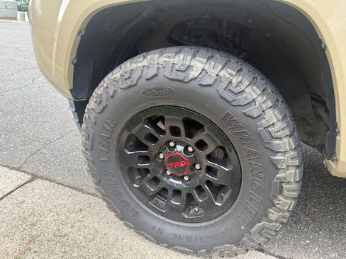 Used 2019 Toyota Tacoma TRD Sport AWD/4WD image 5