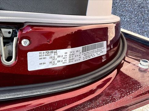 Used 2020 Chrysler Pacifica Touring-L FWD image 4