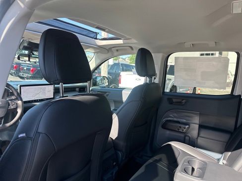 New 2025 Ford Maverick Lariat w/ Black Appearance Package image 29