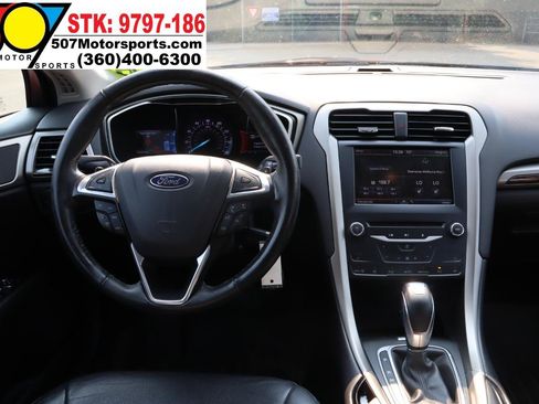 Used 2013 Ford Fusion SE FWD image 17
