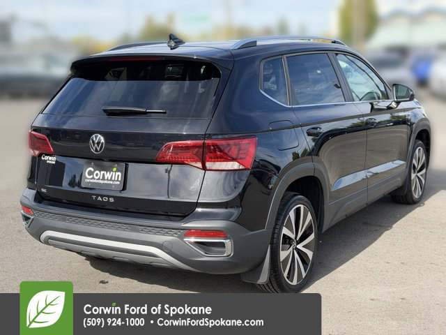 Used 2024 Volkswagen Taos SE w/ Panoramic Sunroof Package FWD image 15