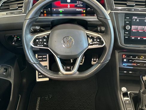 Used 2022 Volkswagen Tiguan SE R-Line image 11