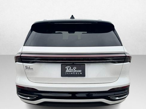 Certified 2024 Lincoln Nautilus Reserve image 6