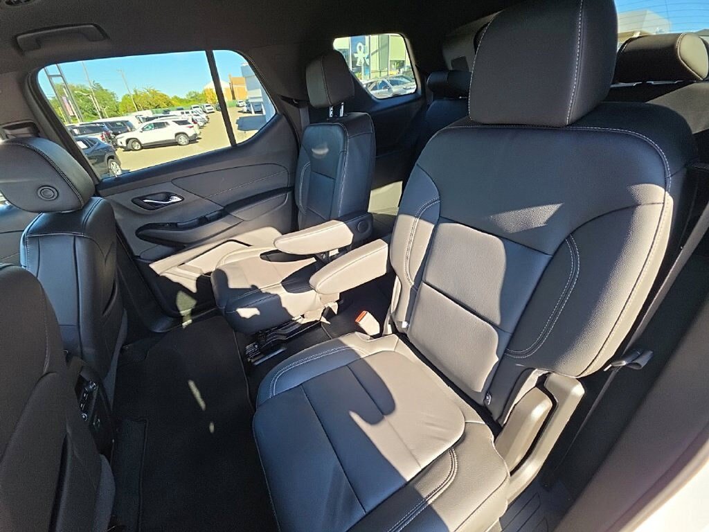 Used 2023 Chevrolet Traverse LT AWD/4WD image 12