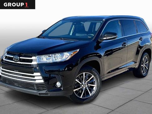 Used 2018 Toyota Highlander XLE image 1