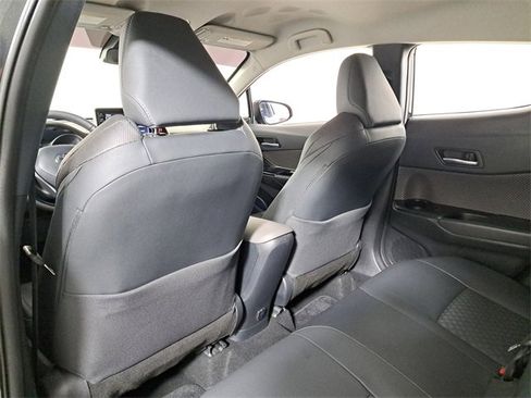 Used 2022 Toyota C-HR Limited image 11