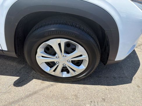 Used 2024 Chevrolet Trax LS w/ Driver Confidence Package FWD image 4