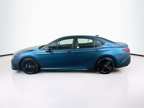 Used 2025 Toyota Camry SE FWD image 4