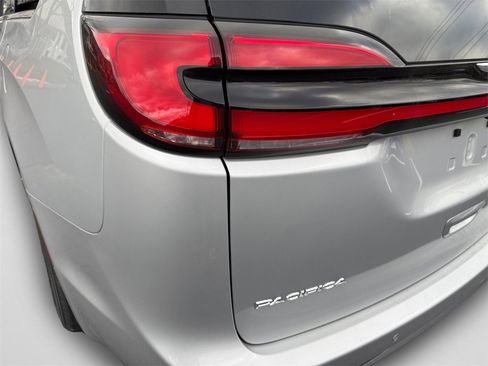 New 2026 Chrysler Pacifica Select image 19