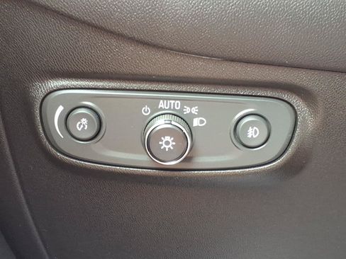 Used 2022 Chevrolet Equinox Premier AWD/4WD image 17