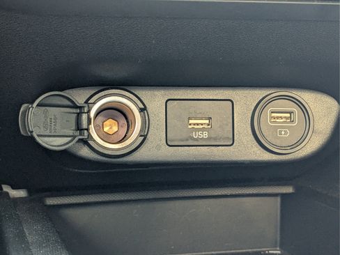 Used 2023 Hyundai Elantra SEL FWD image 18