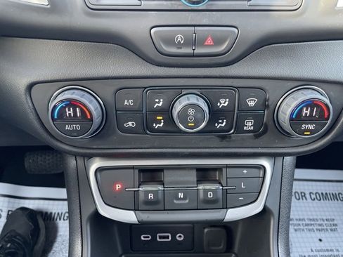 Used 2024 GMC Terrain SLE w/ Driver Convenience Package image 23