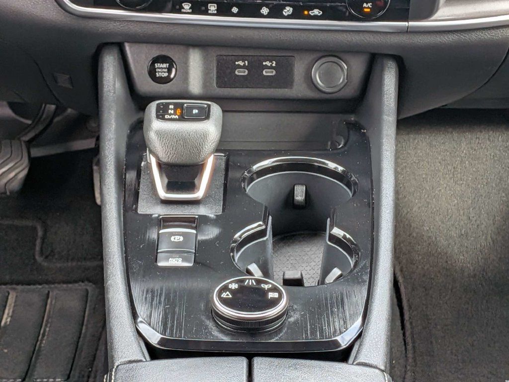 Used 2025 Nissan Rogue SV AWD/4WD image 26