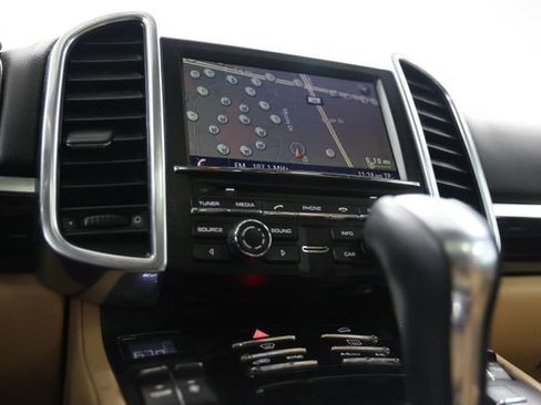 Used 2016 Porsche Cayenne AWD/4WD image 26
