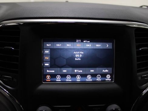 Used 2018 Jeep Grand Cherokee Laredo image 3